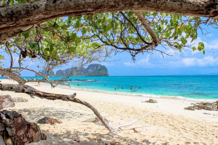 phuket-phi-phi-sunrise-boat-tour-to-bamboo-and-khai-island