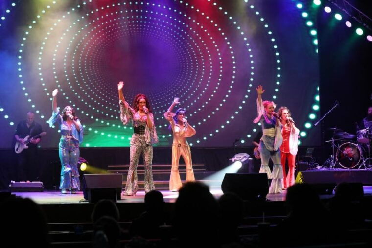 pigeon-forge-timewarp-jukebox-show-grand-majestic-theater