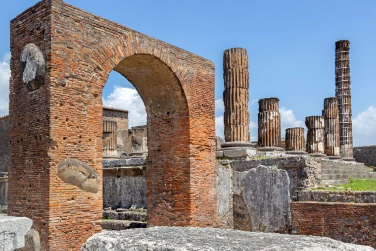 pompeii-herculaneum-tour-with-an-archeologist