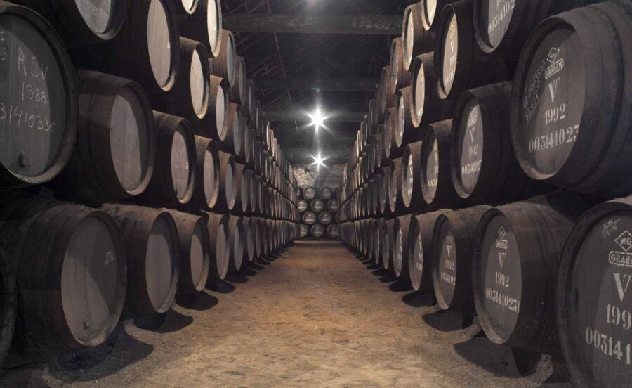 porto-grahams-port-lodge-tour-with-premium-wine-tastings