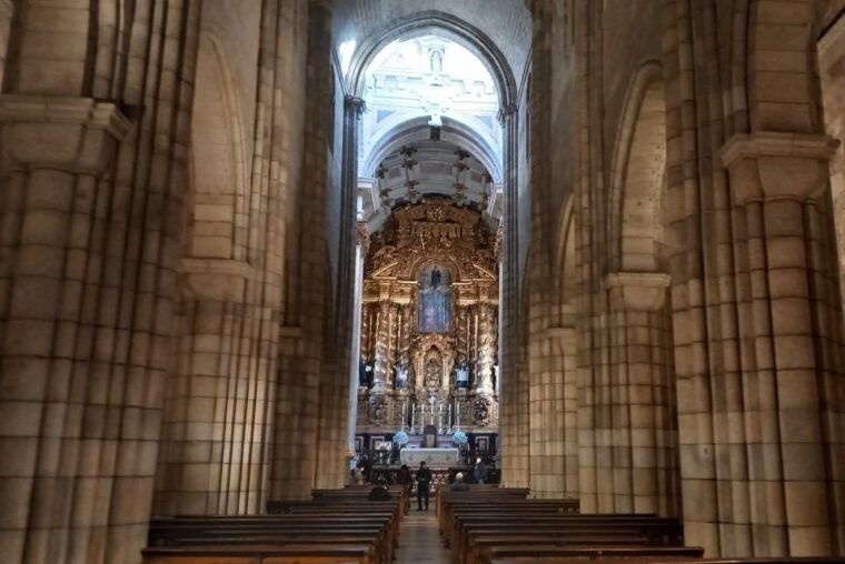 porto-historic-centre-private-walking-tour-cathedral
