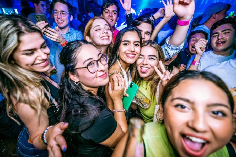 prague-boat-party-with-unlimited-drinks-after-party-entry