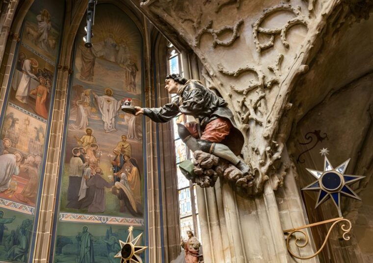 prague-castle-royal-palace-cathedral-and-golden-lane-tour