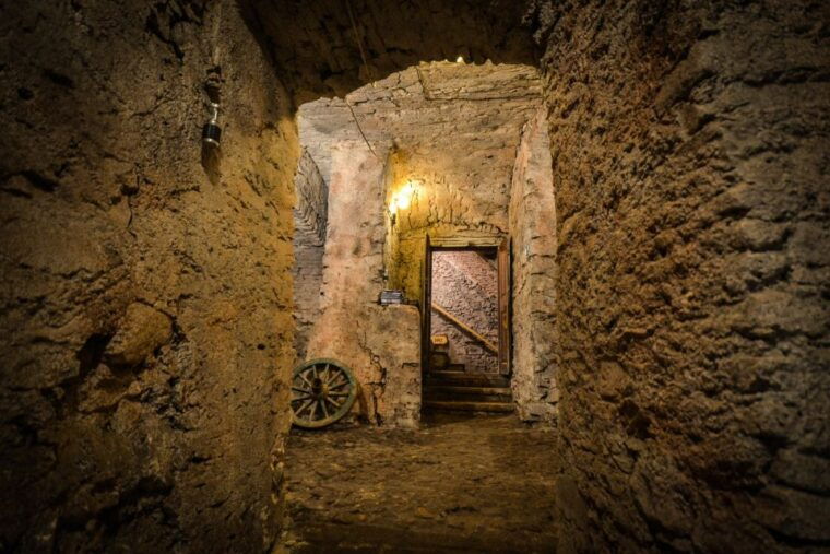prague-ghosts-legends-medieval-underground-dungeon-tour