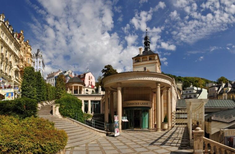 prague-karlovy-vary-tour-with-lunch-and-moser-museum-visit