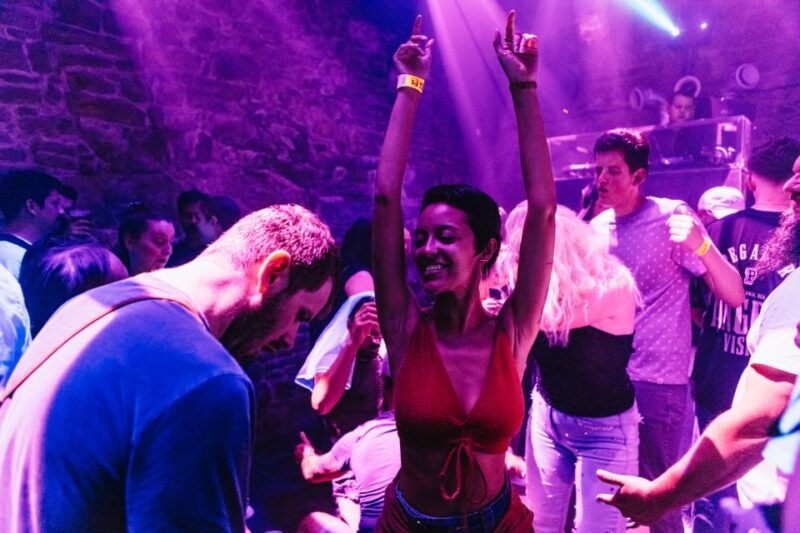 prague-pub-crawl-with-unlimited-drinks-and-cocktails