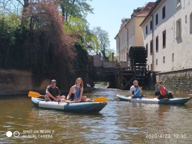 prague-vltava-river-guided-canoeing-tour