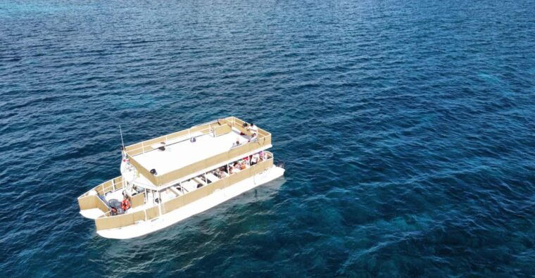 premium-snacks-catamaran-and-open-bar