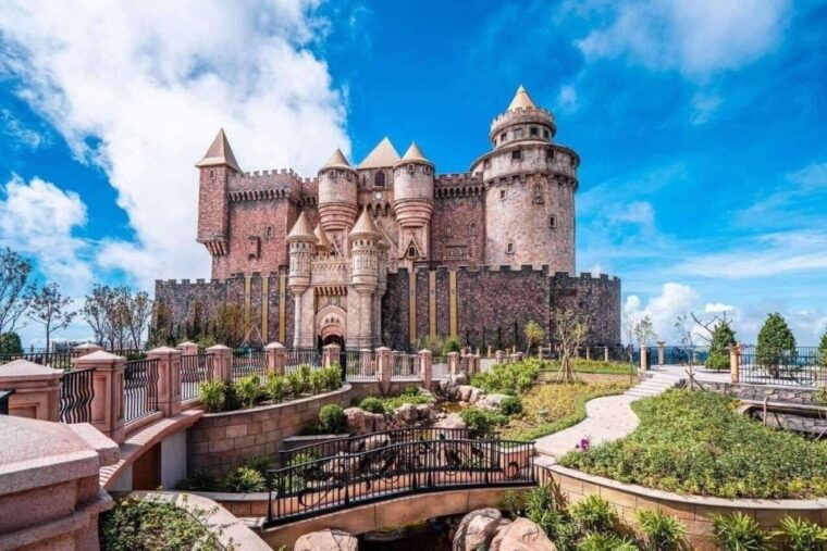 private-car-to-golden-bridge-ba-na-hills-from-hoian-danang