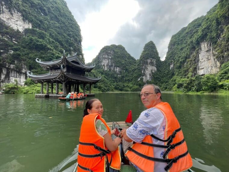 private-day-tour-thien-ha-cave-local-family-trang-an