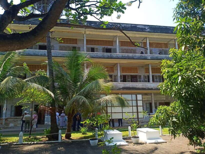 private-half-day-trip-to-genocidal-museum-killing-field