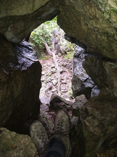 private-metcalfe-duncan-caves-hike-collingwood-blue-mountain