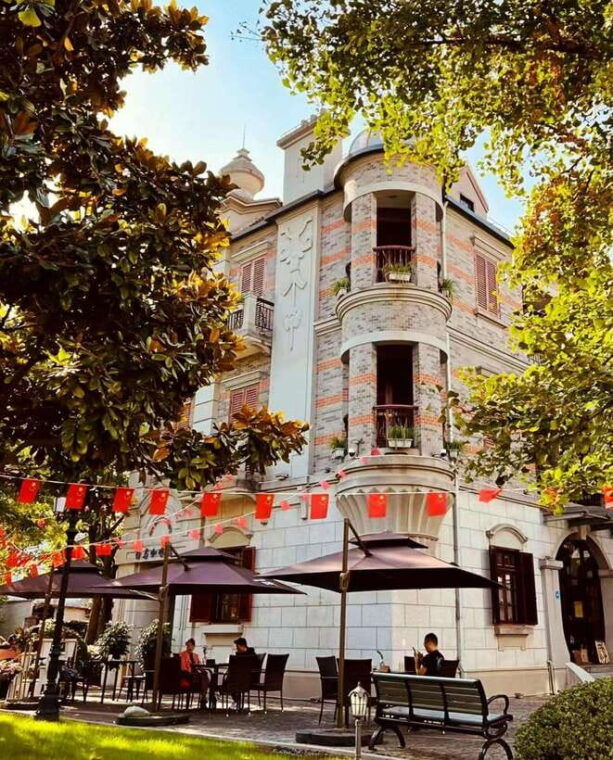 private-shanghai-street-food-tasting-and-old-town-walking