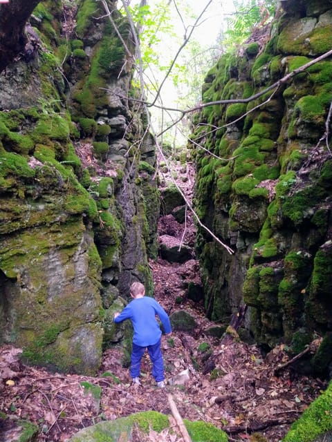 private-singhampton-caves-hike-collingwood-blue-mountain