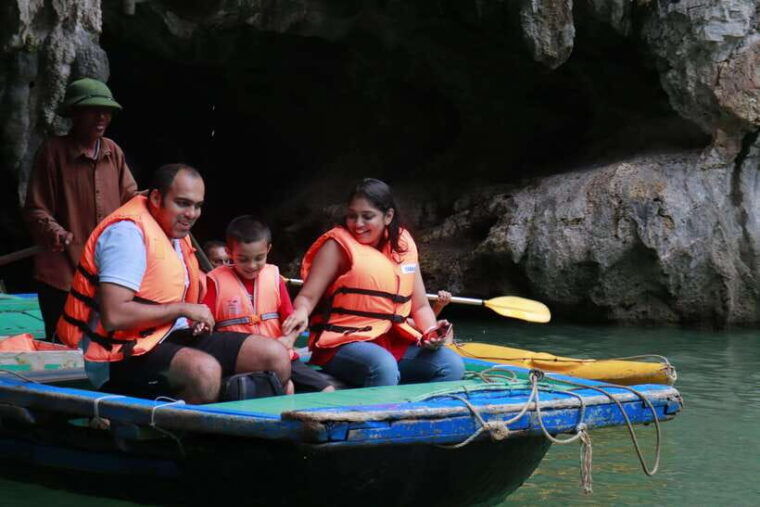 private-tour-halong-bay-one-day-with-cave-kayaking-sampan