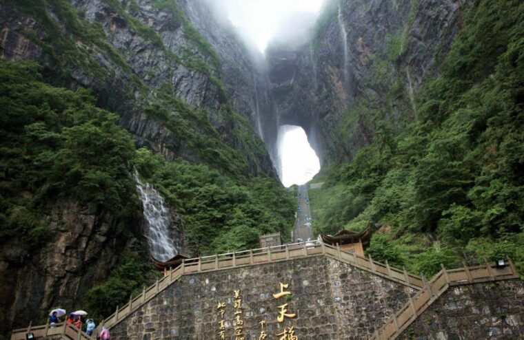 private-trip-of-tianmen-mountain-sky-walk-and-glass-bridge
