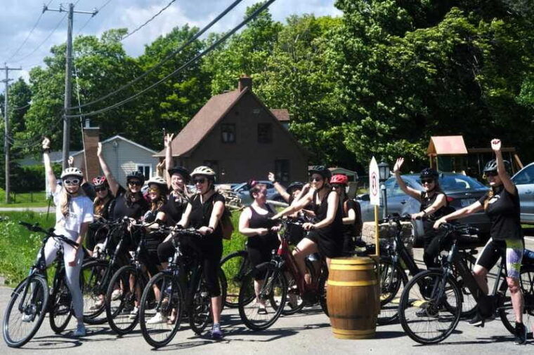 quebec-city-e-bike-guided-tour-on-ile-dorleans-25miles