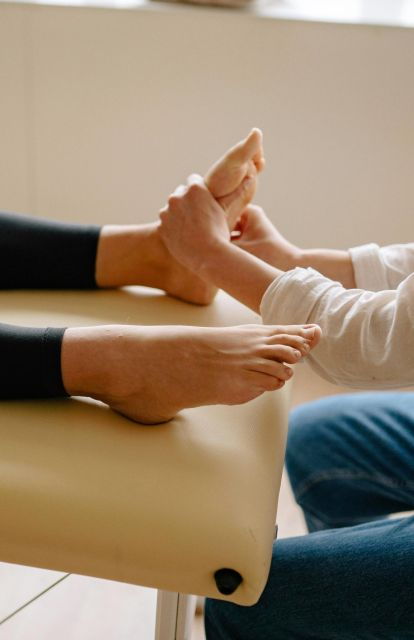 reflexology-massage-for-relaxing-moments-at-home