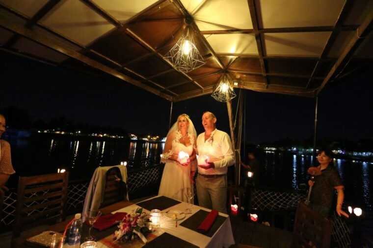romantic-sunset-dinner-cruise-in-hoi-an