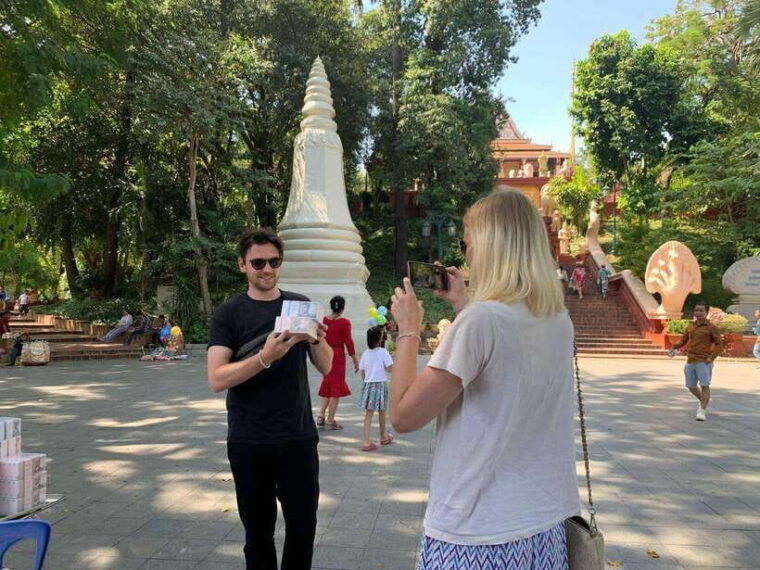 royal-palace-national-museum-wat-phnom-with-private-tour