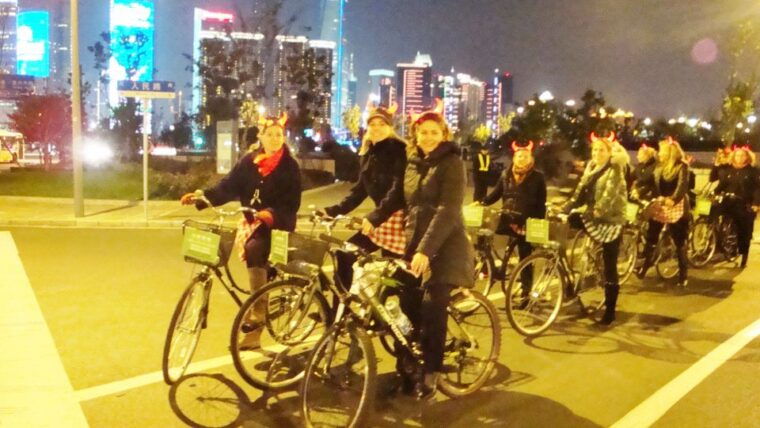 shanghai-charming-night-small-group-bike-tour