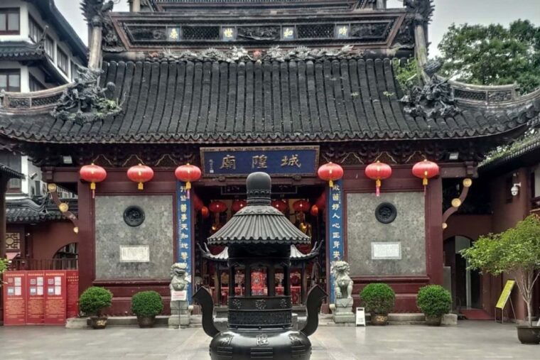 shanghai-yu-garden-and-city-god-temple-walking-tour