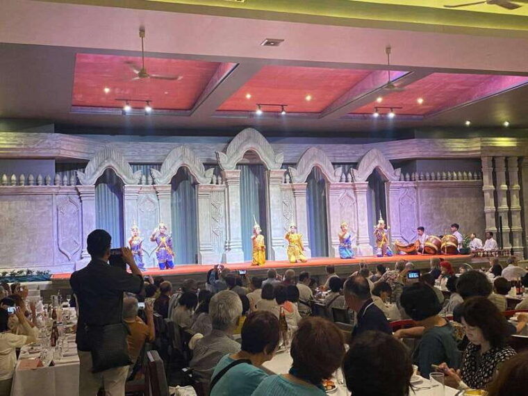 siem-reap-apsara-dance-show-dinner-with-tuk-tuk-transfers