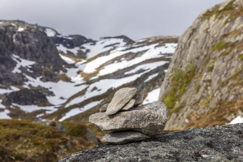 stavanger-kjerag-summer-hike-with-packed-lunch