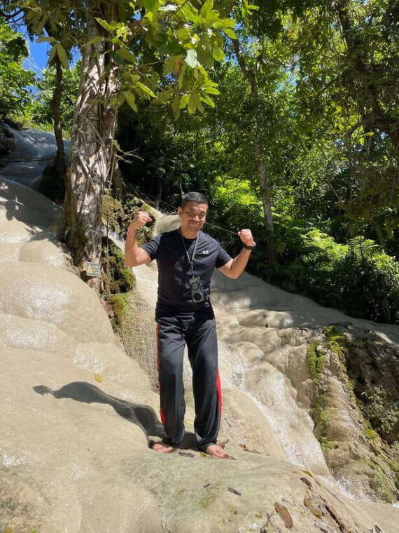 sticky-waterfall-half-day-with-private-car