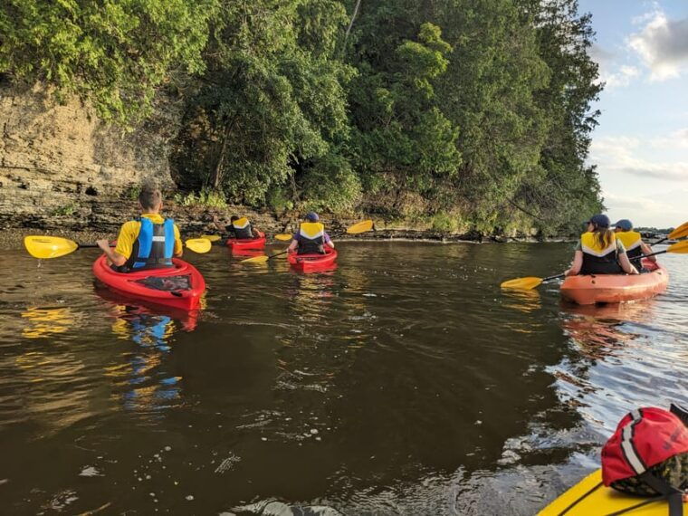 sunset-kayak-tour-in-downtown-ottawa-and-gatineau