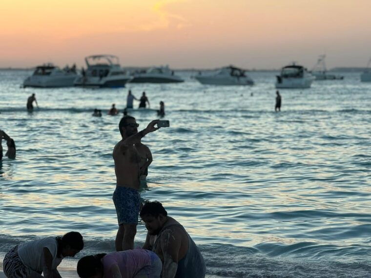 sunset-sailing-to-isla-mujeres-with-cancun-transfer
