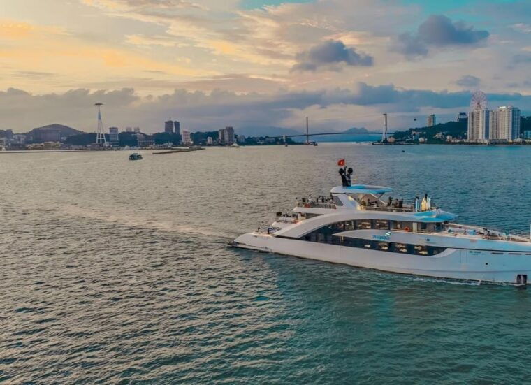 sunset-view-halong-bay-night-trip-dining-on-luxury-yacht