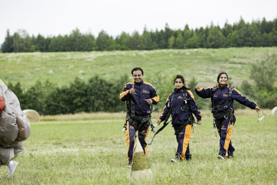 tandem-skydiving-adventure-in-prague-2