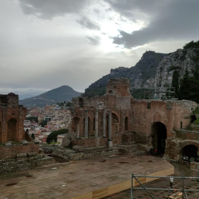 taormina-walking-tour-ancient-theather-private-tour