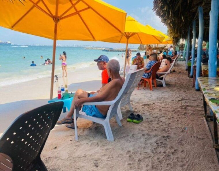 tierra-bomba-typical-beach-day-at-punta-arena