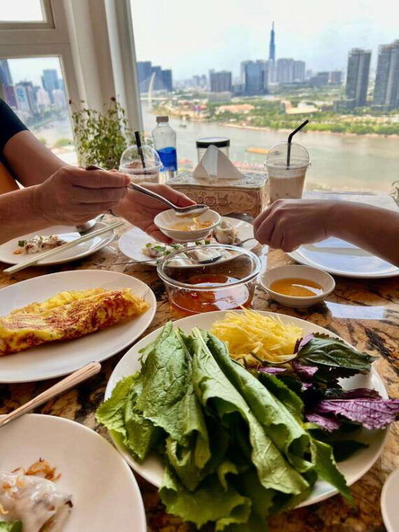 top-home-cooking-class-with-stunning-river-view-ac-kitchen