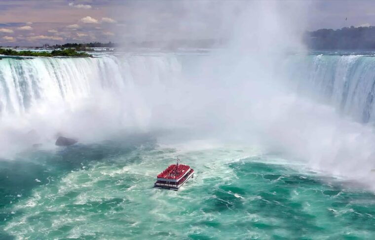 toronto-niagara-falls-boat-ride-journey-behind-the-falls