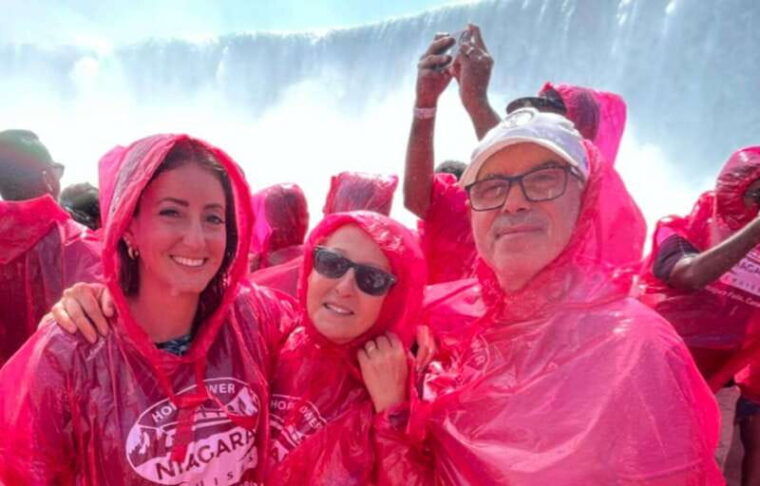 toronto-niagara-falls-canada-day-tour-boat-cruise-option