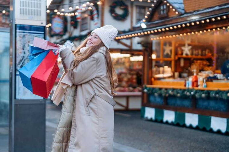 torontos-holiday-magic-a-christmas-walking-tour
