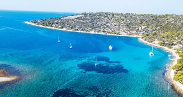 trogir-white-lagoon-maslinica-blue-lagoon-speedboat-tour