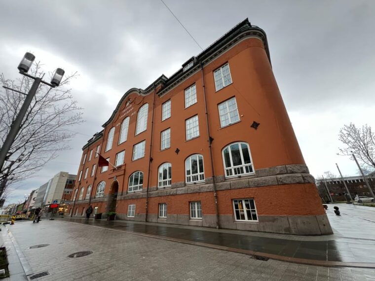 tromso-explore-the-city-and-a-guided-tour-of-polarmuseum