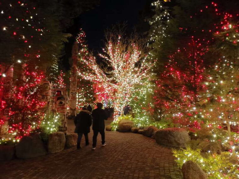 vancouver-christmas-tour-with-light-festival-entrance
