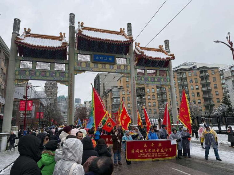 vancouver-tour-car-grandville-island-queen-elizabeth-china-t