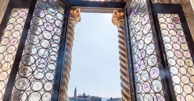 venice-doges-palace-st-marks-basilica-terrace-pala-doro