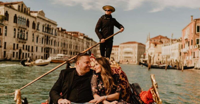 venice-private-gondola-ride-with-professional-photographer