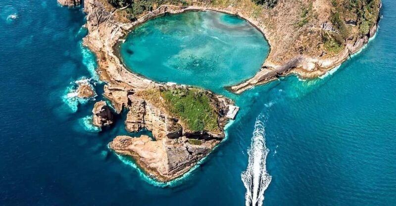 vila-franca-do-campo-around-the-islet-guided-boat-tour