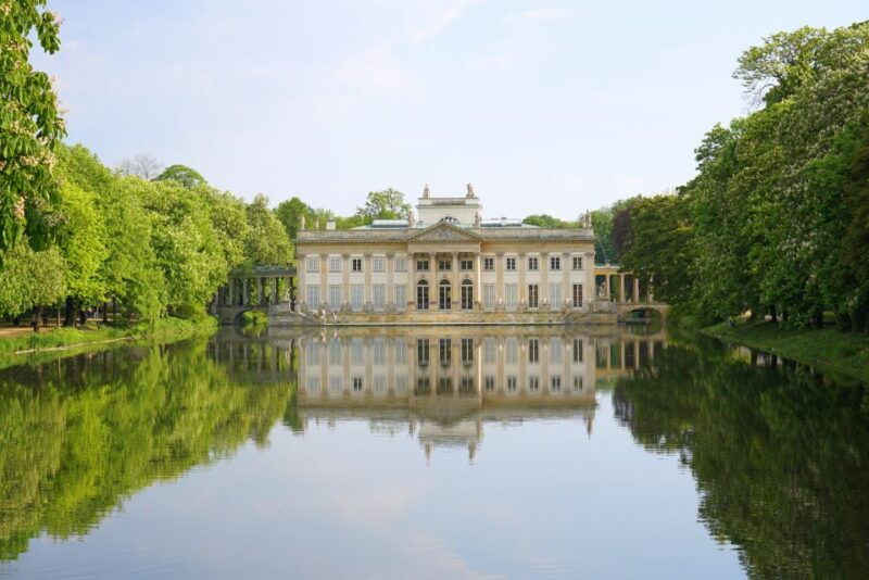 warsaw-highlights-guided-retro-bus-tour