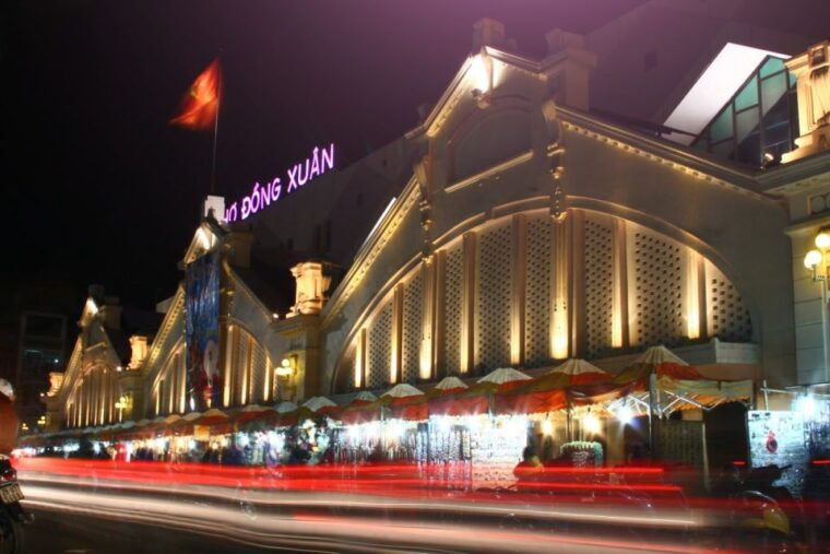 weekend-hanoi-night-market-street-food-tour