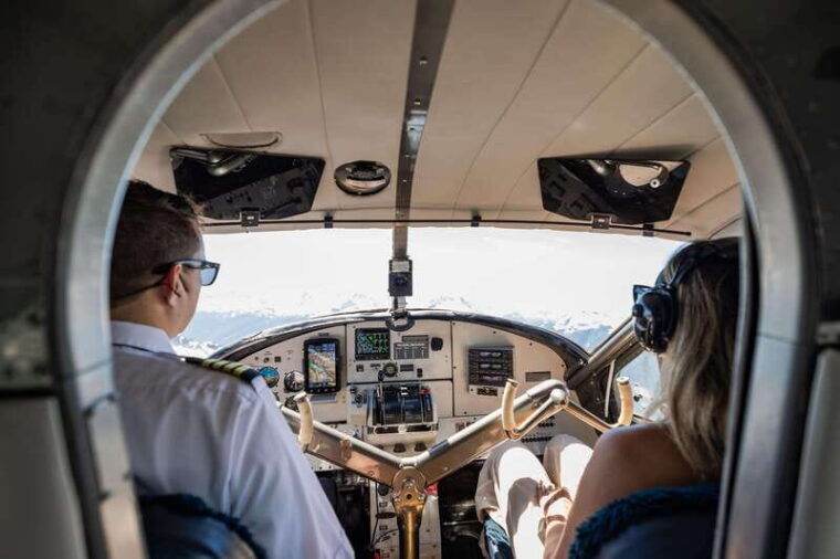whistler-mountains-and-glaciers-tour-by-seaplane