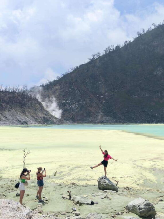 white-crater-rengganis-suspension-bridge-crater-tour